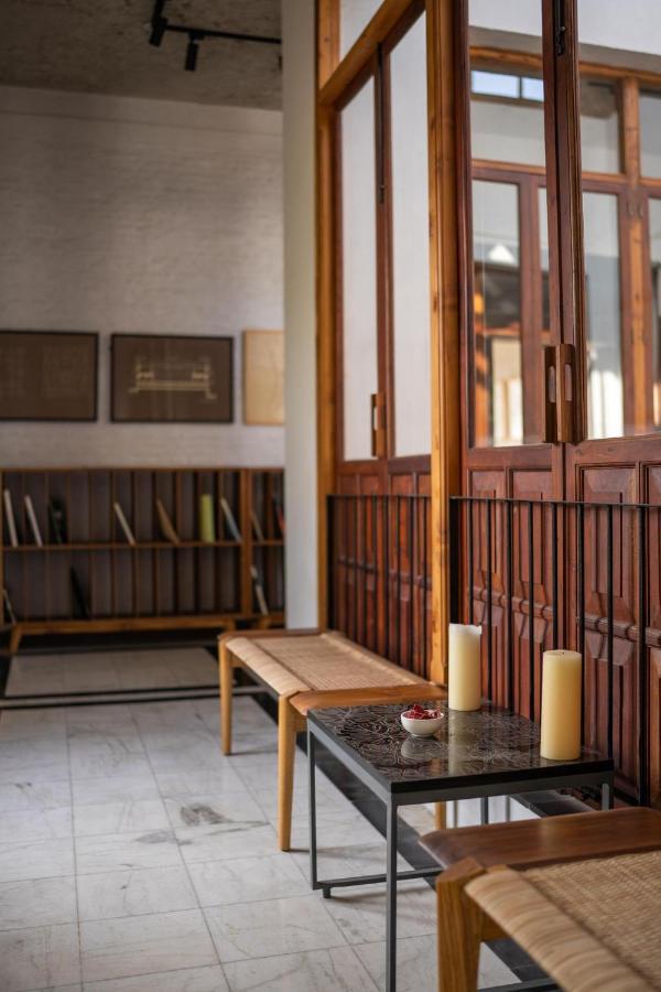 Lohonostays Library Sadhrana Bagh Gurgaon Eksteriør billede