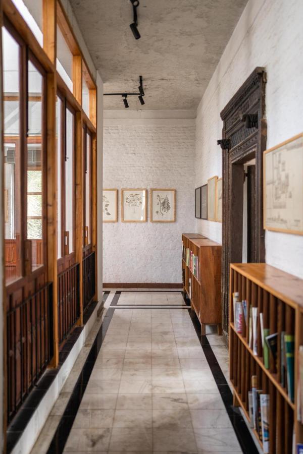 Lohonostays Library Sadhrana Bagh Gurgaon Eksteriør billede