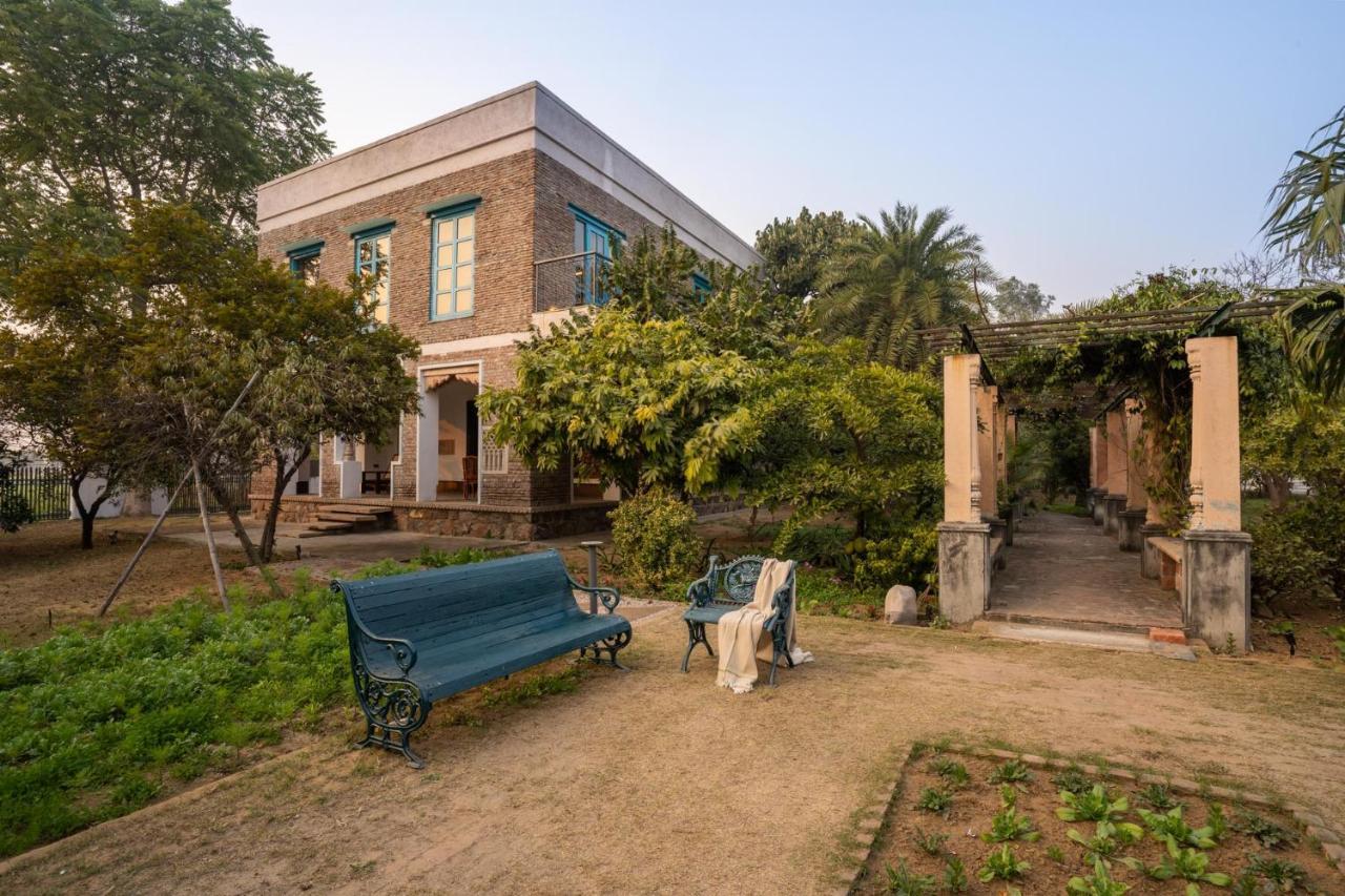 Lohonostays Library Sadhrana Bagh Gurgaon Eksteriør billede