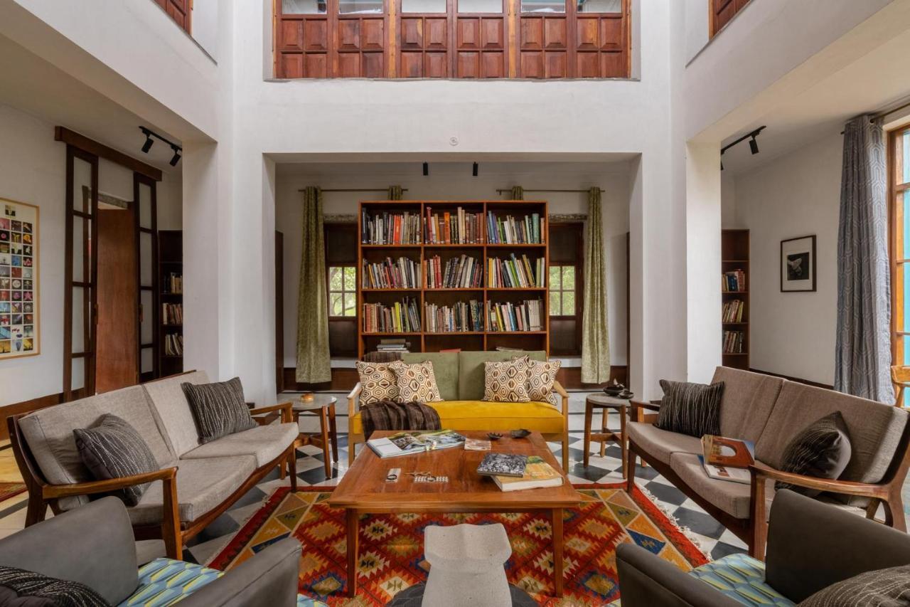 Lohonostays Library Sadhrana Bagh Gurgaon Eksteriør billede