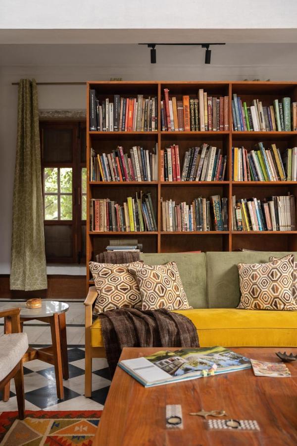 Lohonostays Library Sadhrana Bagh Gurgaon Eksteriør billede